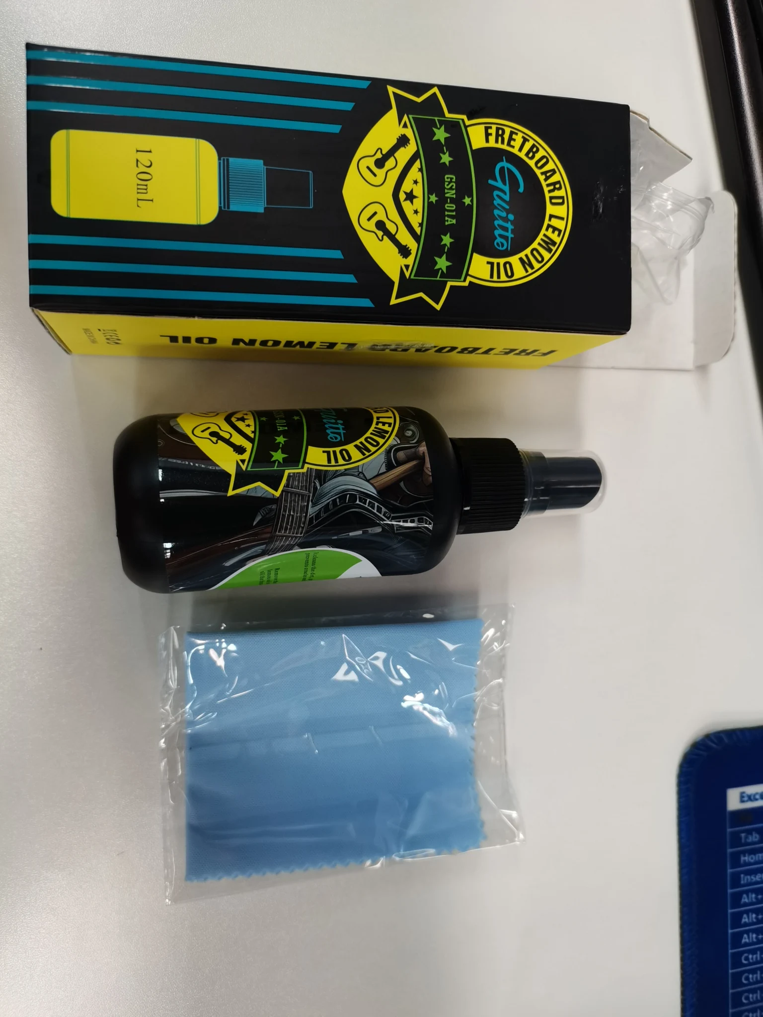 Guitar Cleaning Care Kit 120ml Fretboard Lemon Oil with Cleaning Cloth - Image 3